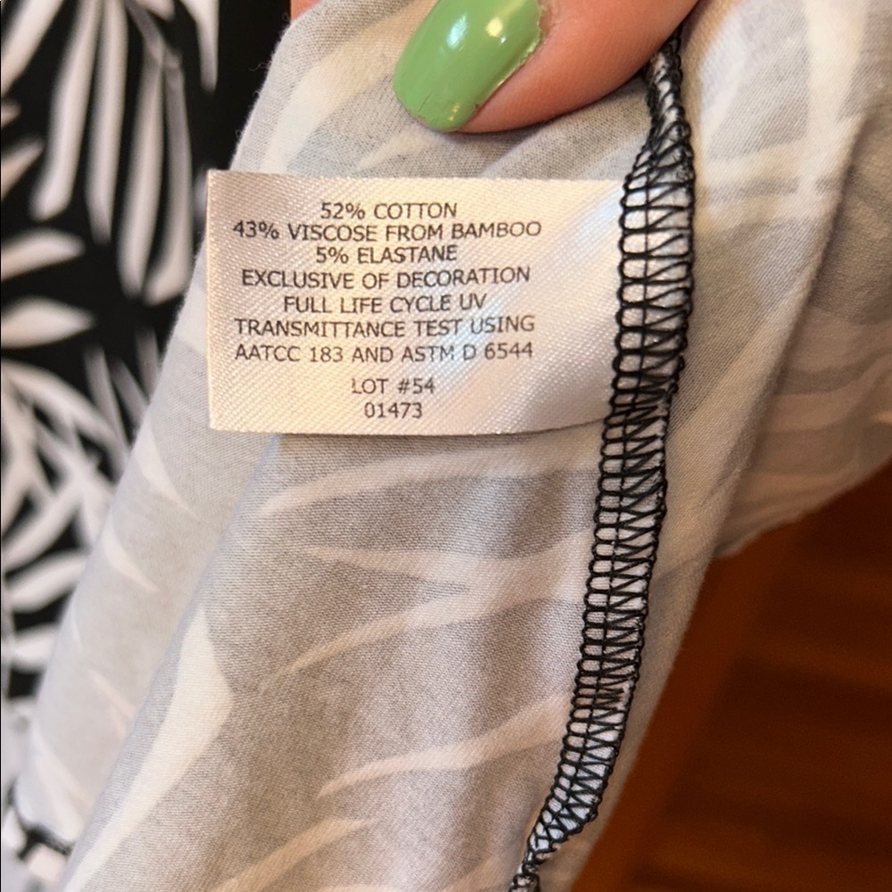 Coolibar Chic Black and White Leaf Print Tunic with UPF Protection 50+ Size 2x - Picture 5 of 7